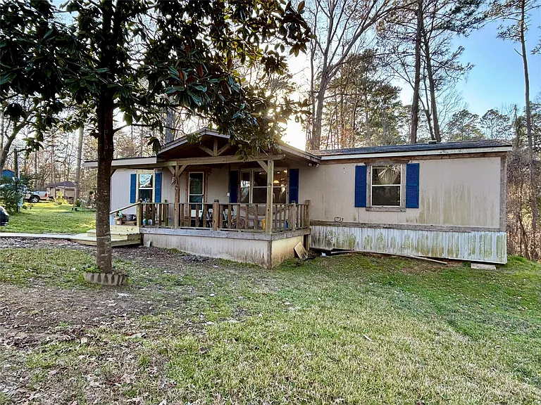 111 Lakeside Woods Dr — Photo 2