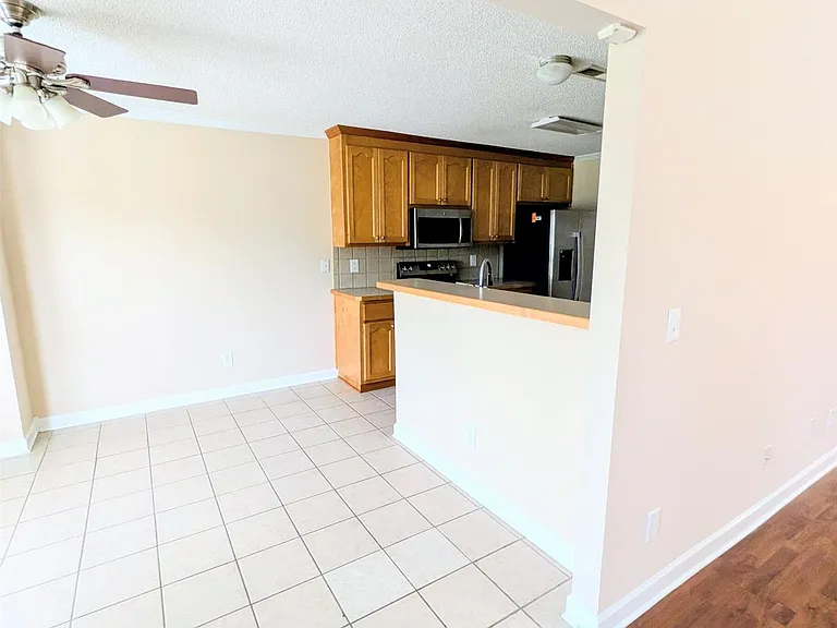 102 W Kilburn Cir — Photo 11