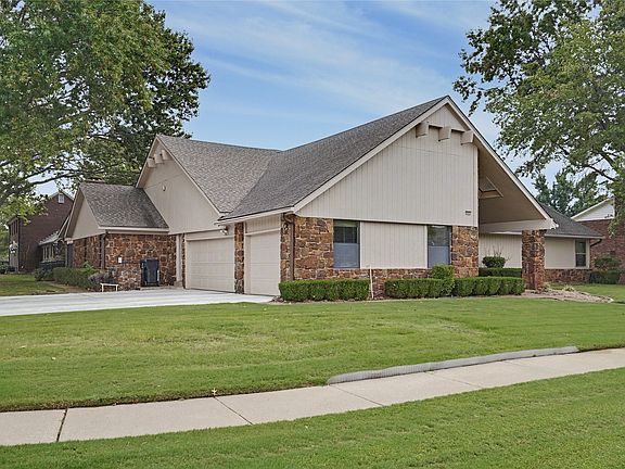 2nd image of 8401 Fairway Pl