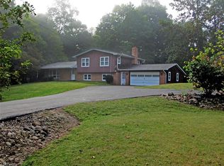 9394 Gilbert Rd, Ravenna, OH 44266