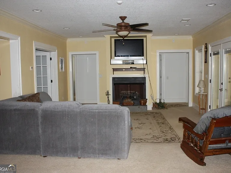 207 Lakeview Ct — Photo 10