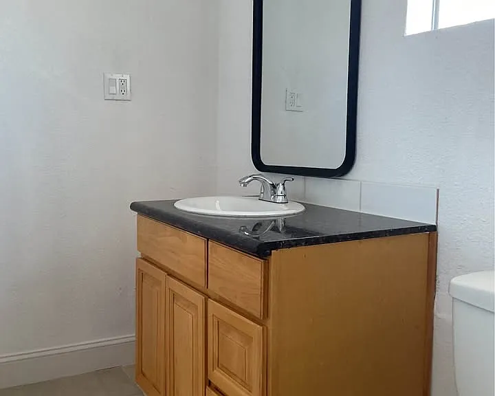 709 N D St — Photo 12