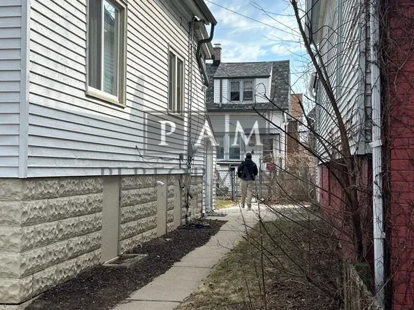 2442 N Bremen St, Milwaukee, WI 53212