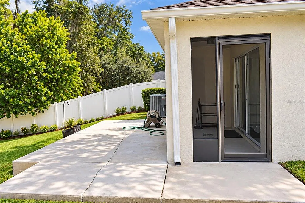 3 bed, 2.0 bath, 1732 sqft, $2,200 — Photo 4