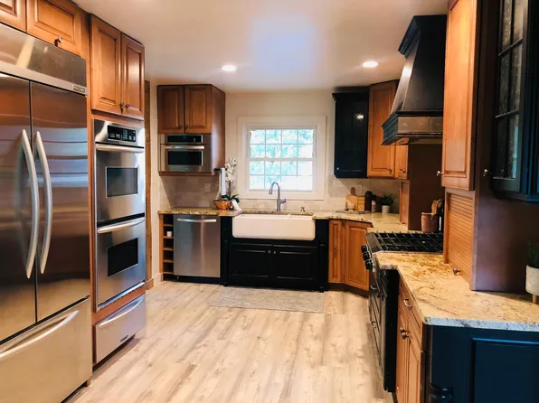 4526 Ringer Rd, Saint Louis, MO 63129