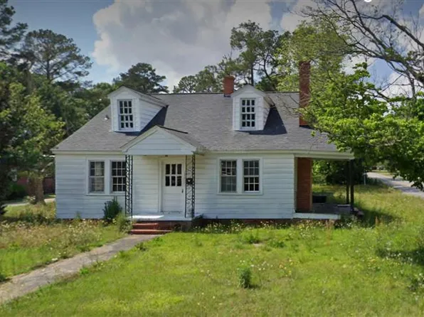 121 N Heyward St, Bishopville, SC 29010