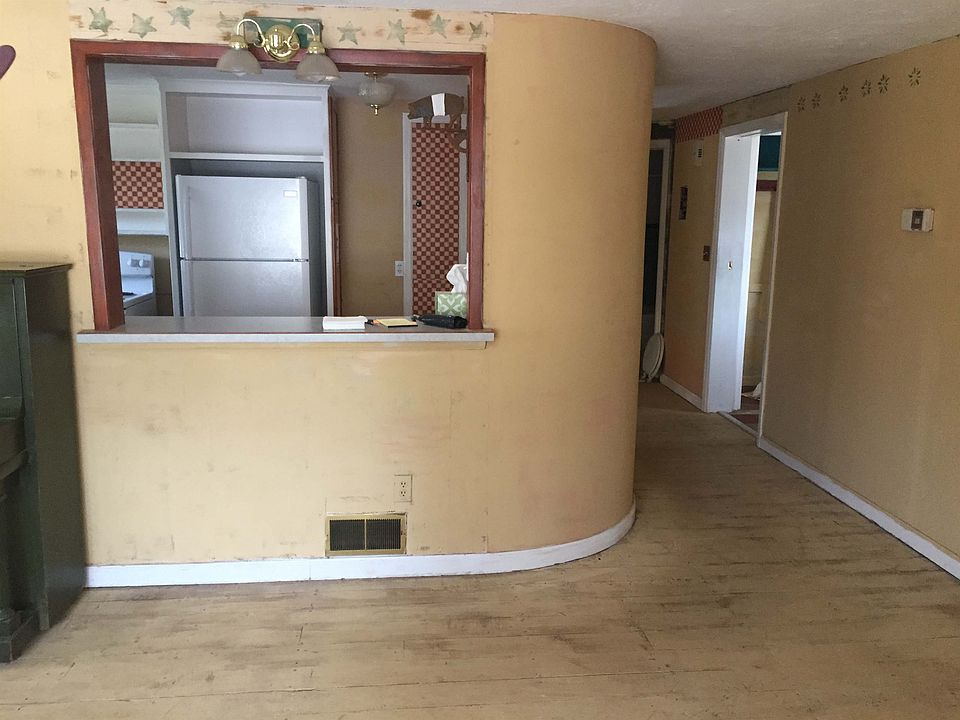 1st image of 158 E 14th St
