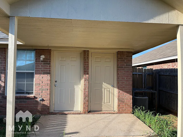 1421 E Robert St — Photo 21
