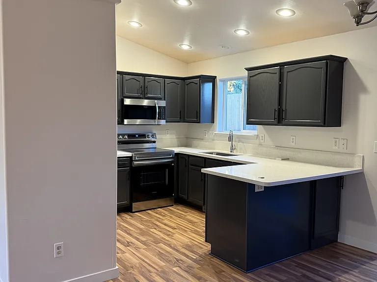 303 W Avenue K — Photo 1