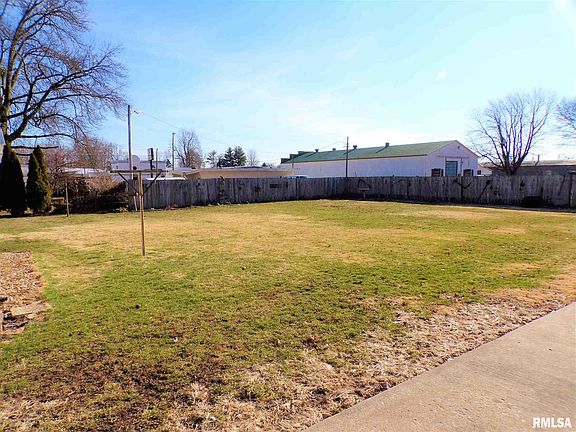 4th image of 2053 Baird Ave