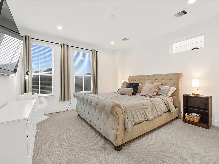 2056 Johanna Dr #D — Photo 16