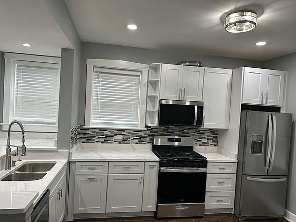 2nd image of 1712 N Nagle Ave #1
