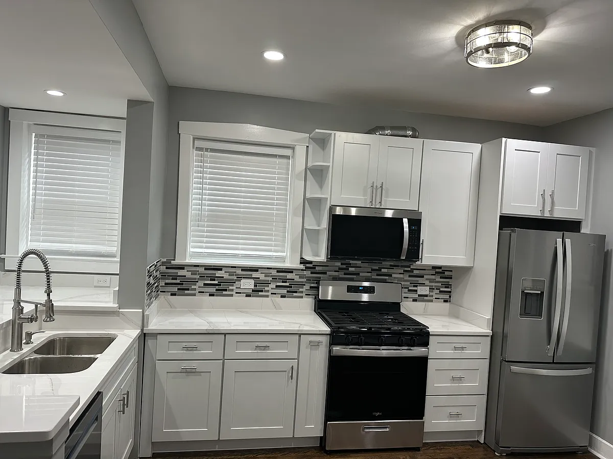 Building Photo - 1712 N Nagle Ave #1
