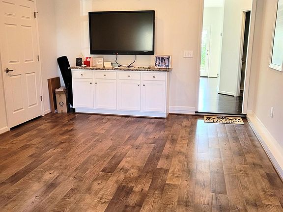 3rd image of 2702 Glenn Abbey Ln