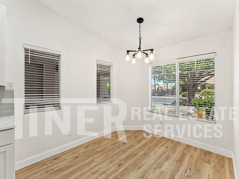 1742 Poppy Dr — Photo 4