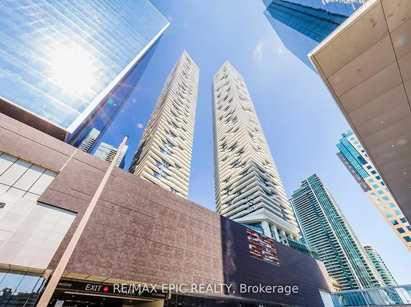 100 Harbour St #5705, Toronto, ON M5J 0B5