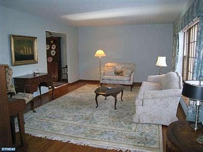 5th image of 5 Whispering Hills Dr