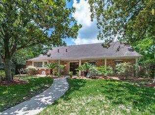 8122 Braes Meadow Dr, Houston, TX 77071