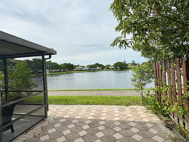 5325 Tennis Ln — Photo 10