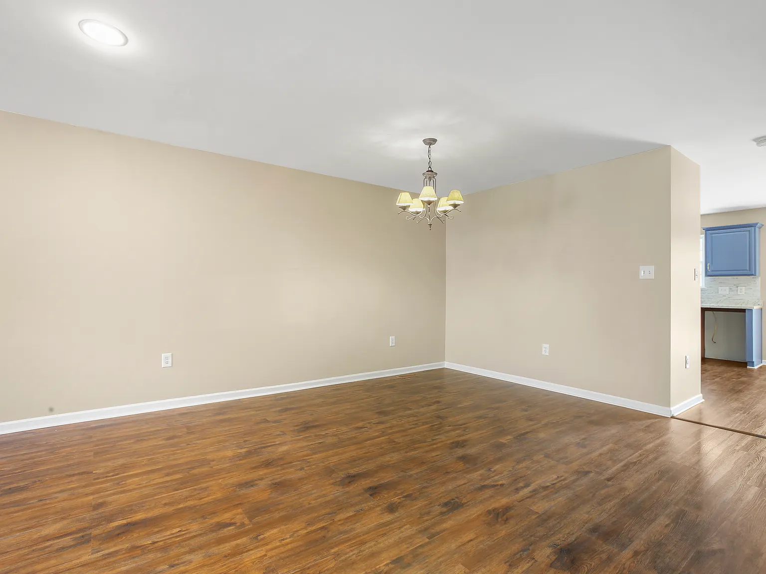3 bed, 1600 sqft, $2,300 — Photo 4