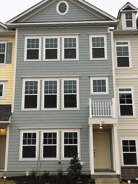 3 bed, 3.5 bath, 2200 sqft, $2,395 — Photo 1