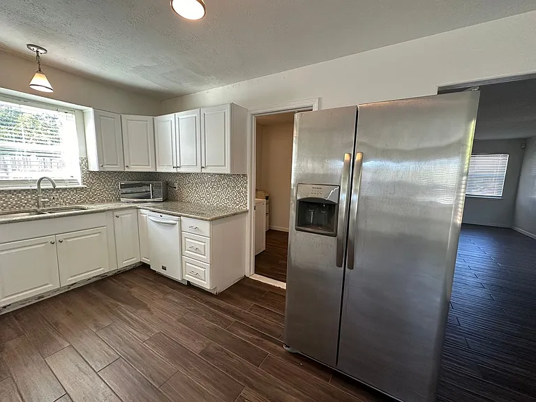2108 Westchester Dr — Photo 11