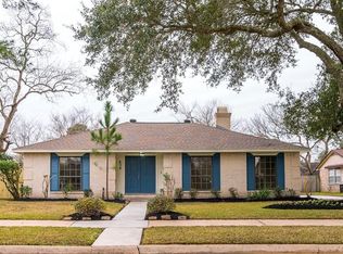 408 Broadmoor St, Friendswood, TX 77546