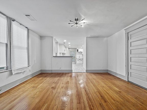 Dining room to kitchen