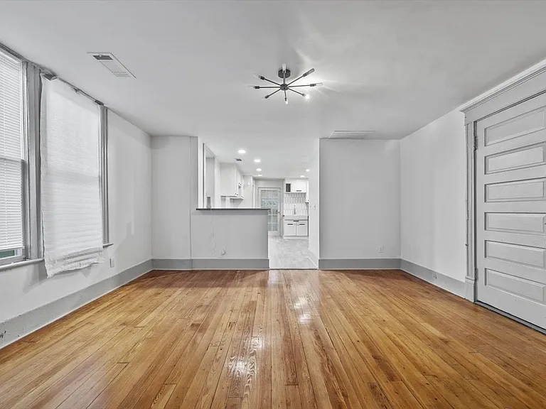 Dining room to kitchen