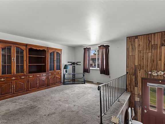 4th image of 263 Walker Manor Cir