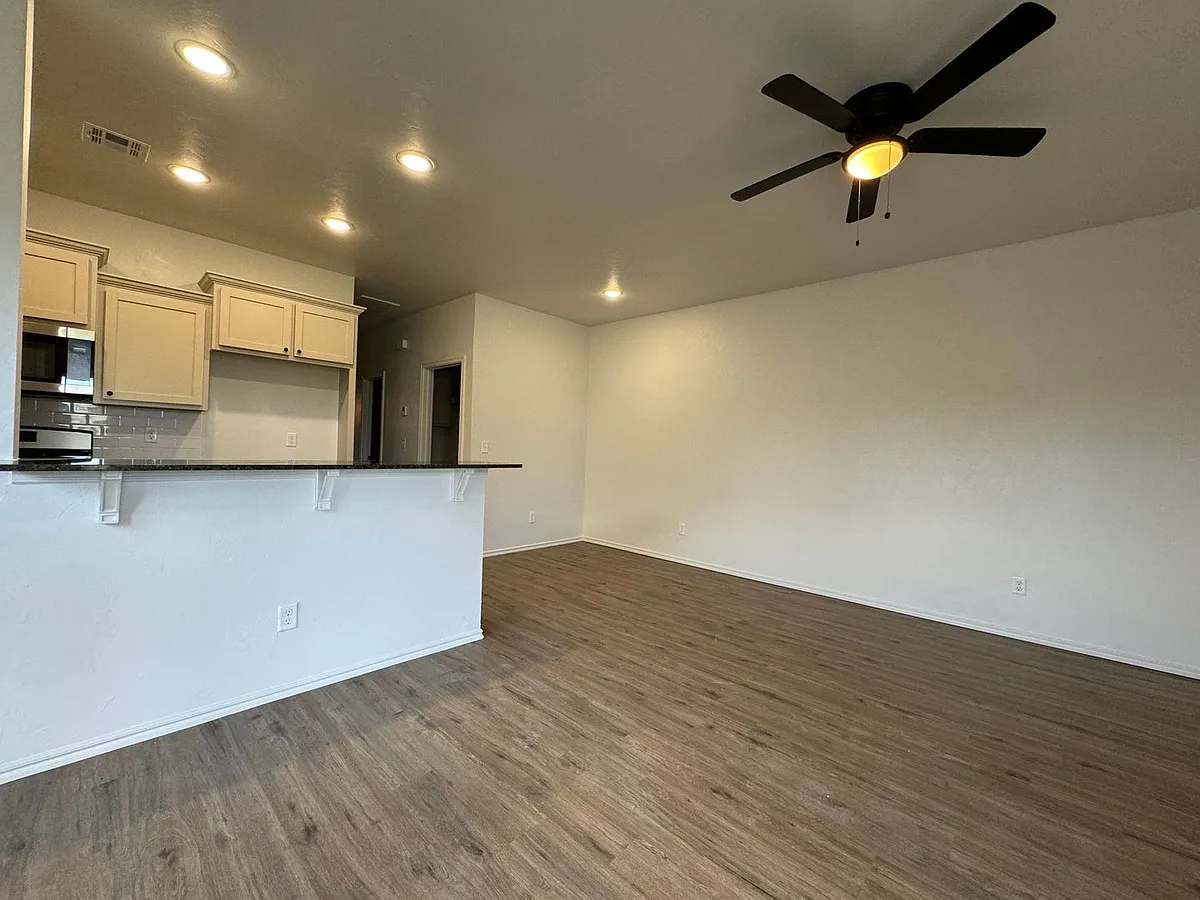 Building Photo - 1416 SW Texas Ave