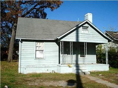 2nd image of 2419 Kirby Ave