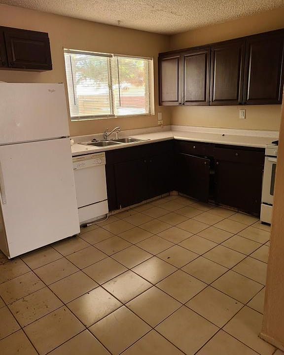 2nd image of 900 Lamont St #6
