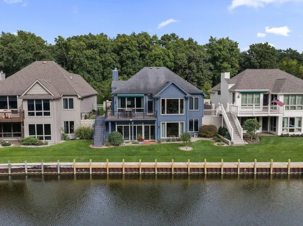 709 Bittersweet Cove Dr, Mishawaka, IN 46544