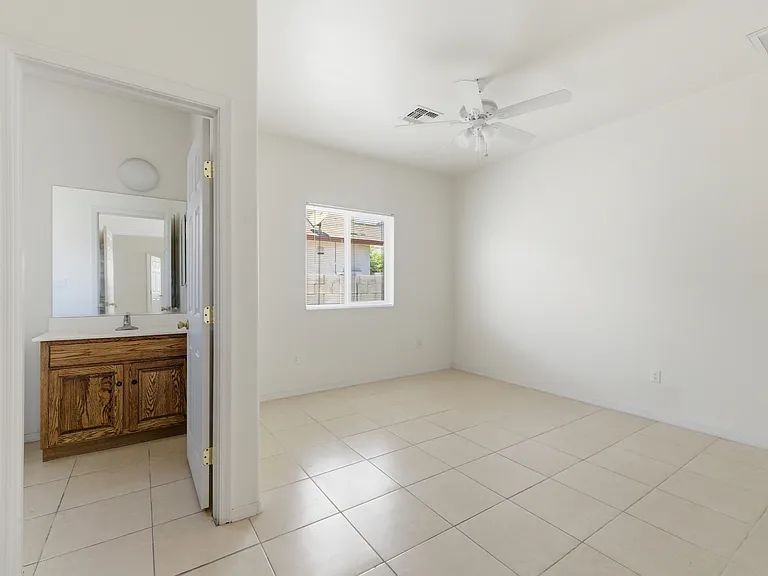 512 W Brown St — Photo 26