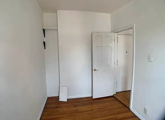 Rented by Salon Realty Corp | media 8