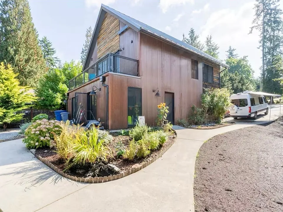 16305 90th Ave NE