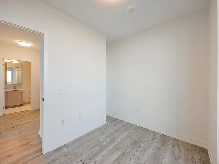 223 Redpath Ave — Photo 204
