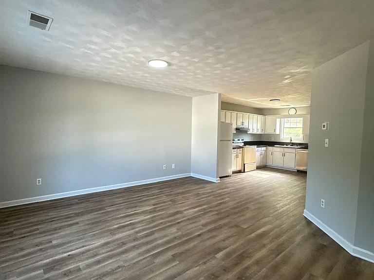 144 Sarah Cir #15 — Photo 4