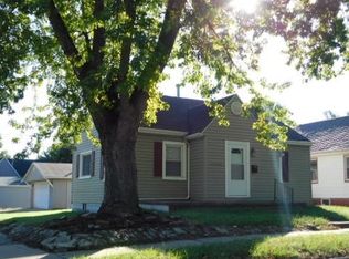 1400 Howard Ct, Pekin, IL 61554