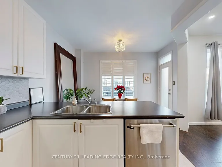 1574 Edgecroft Dr — Photo 14