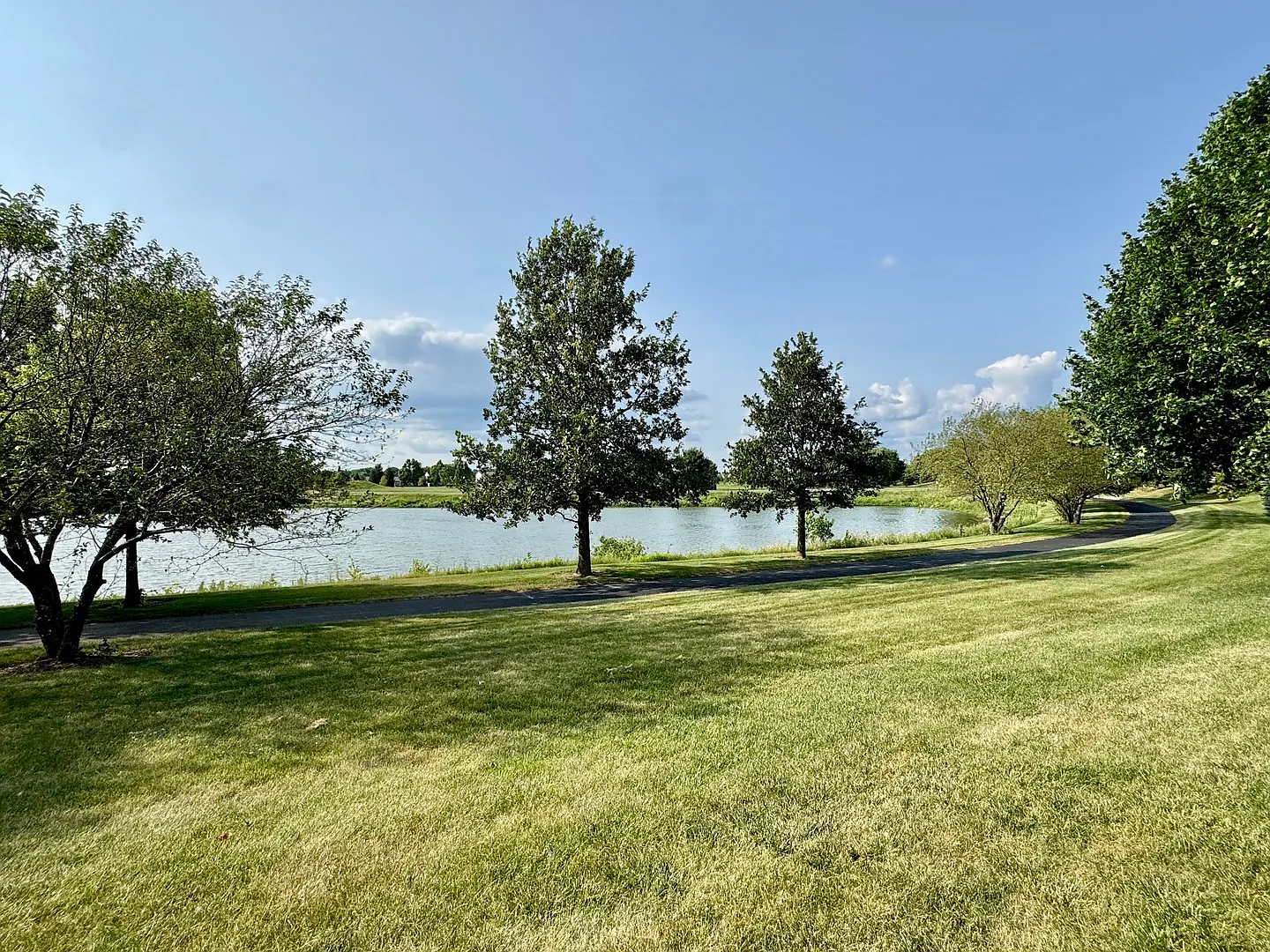 3 bed, 2.5 bath, 1521 sqft, $2,550 — Photo 4