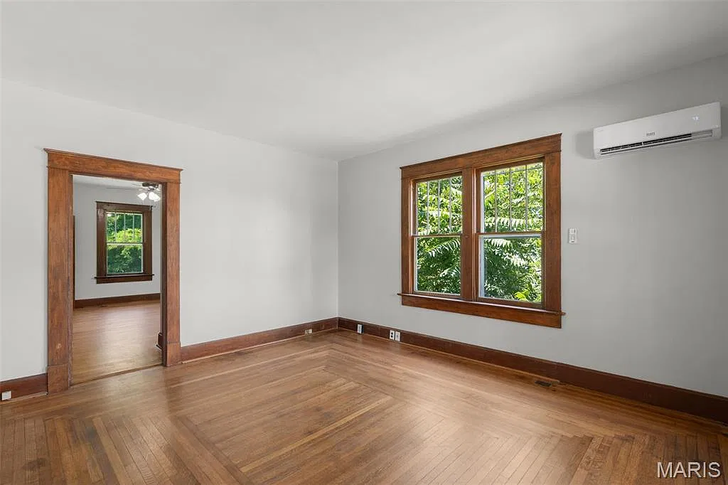 3 bed, 1.0 bath, 1527 sqft, $1,400 — Photo 3