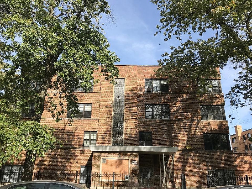 1st image of 2820 W Rosemont Ave APT 2W