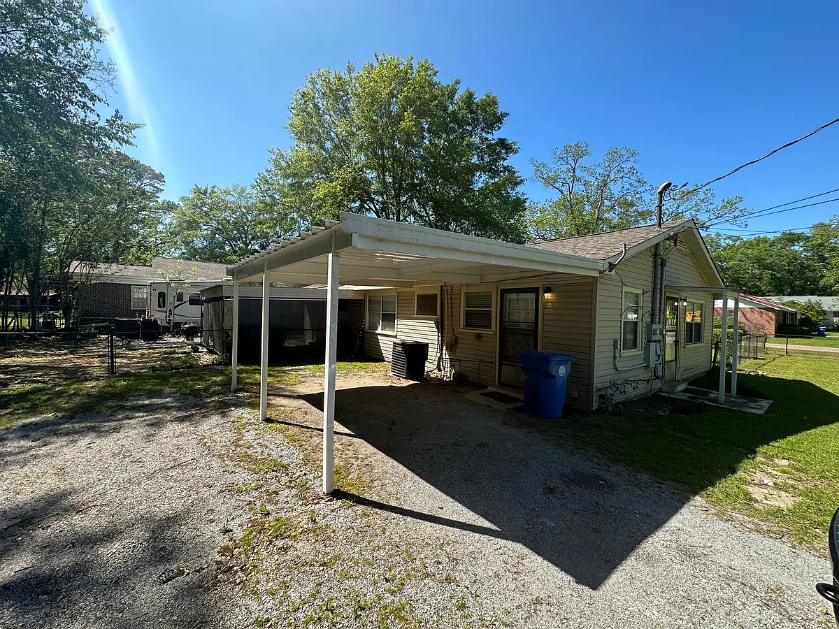 Building Photo - 368 Doster St