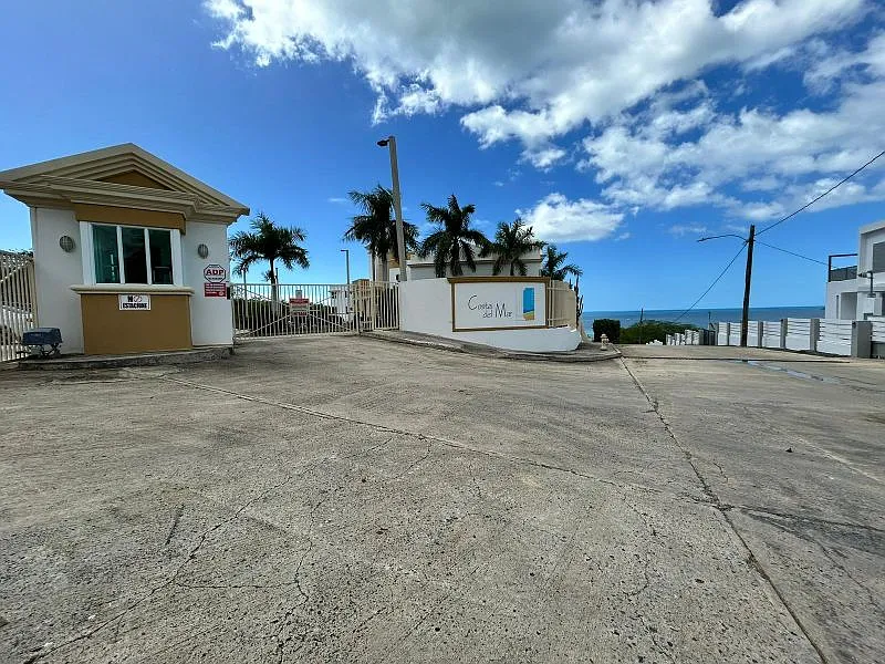 2 bed, 2.0 bath, $2,200 — Photo 2