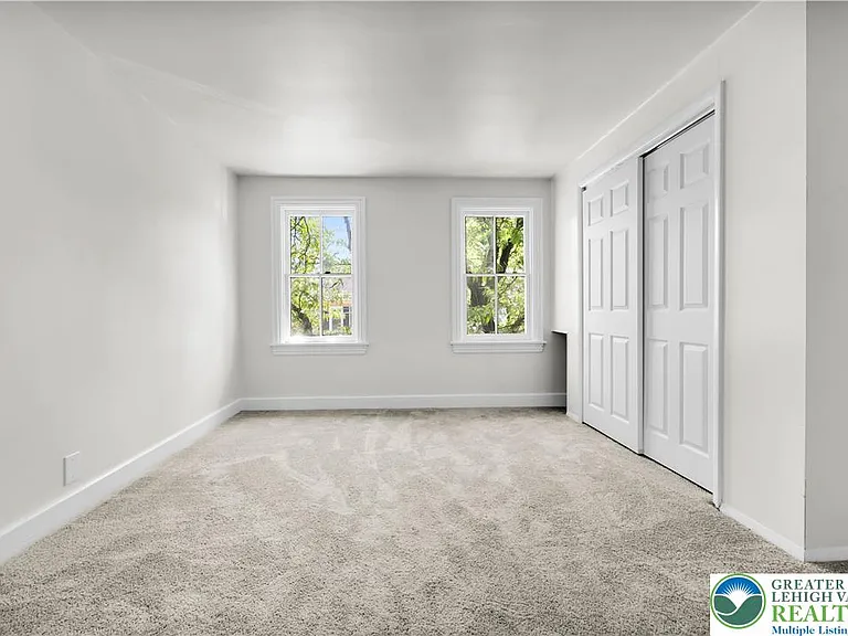 128 W Fairview St — Photo 19