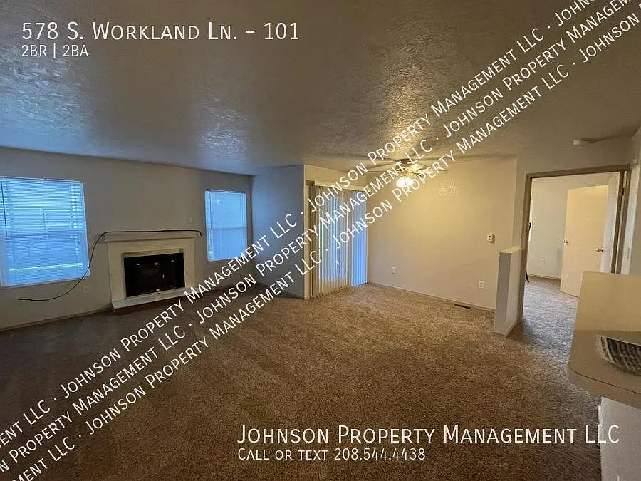 Cozy and comfortable living space with Gas Fireplace! — Photo 4