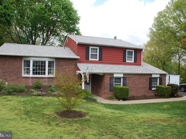 33 Hawk Cir, New Britain, PA 18901