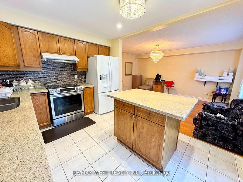 Brampton House for rent - 4 Bedrooms — photo 16